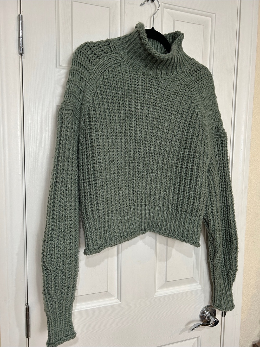 H&M Sage Green Chunky Knit Mock Neck Sweater Size Small